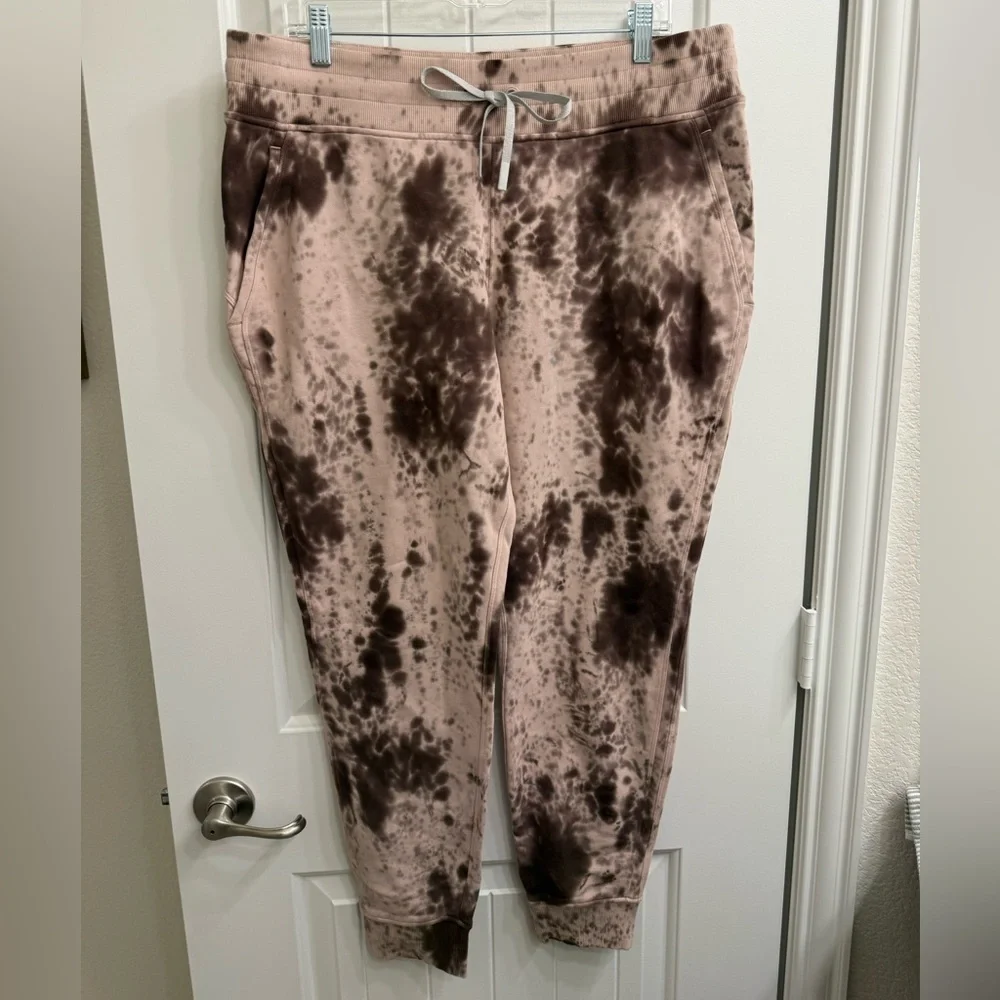 Lululemon Warm down Jogger sweatpants sz 14 NWOT